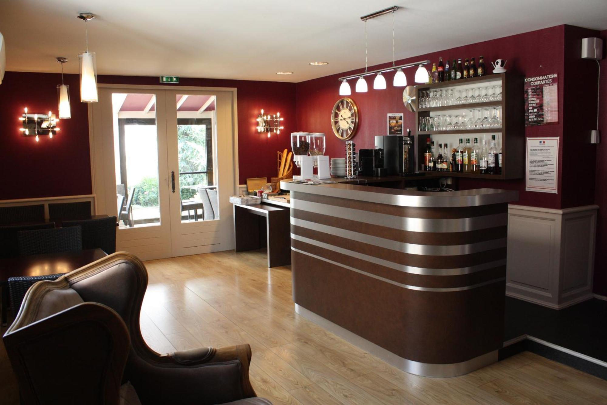 Contact Hotel Du Relais Thouars Exteriér fotografie