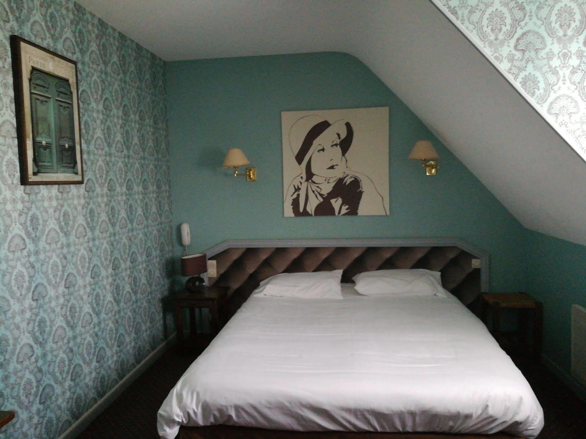 Contact Hotel Du Relais Thouars Exteriér fotografie
