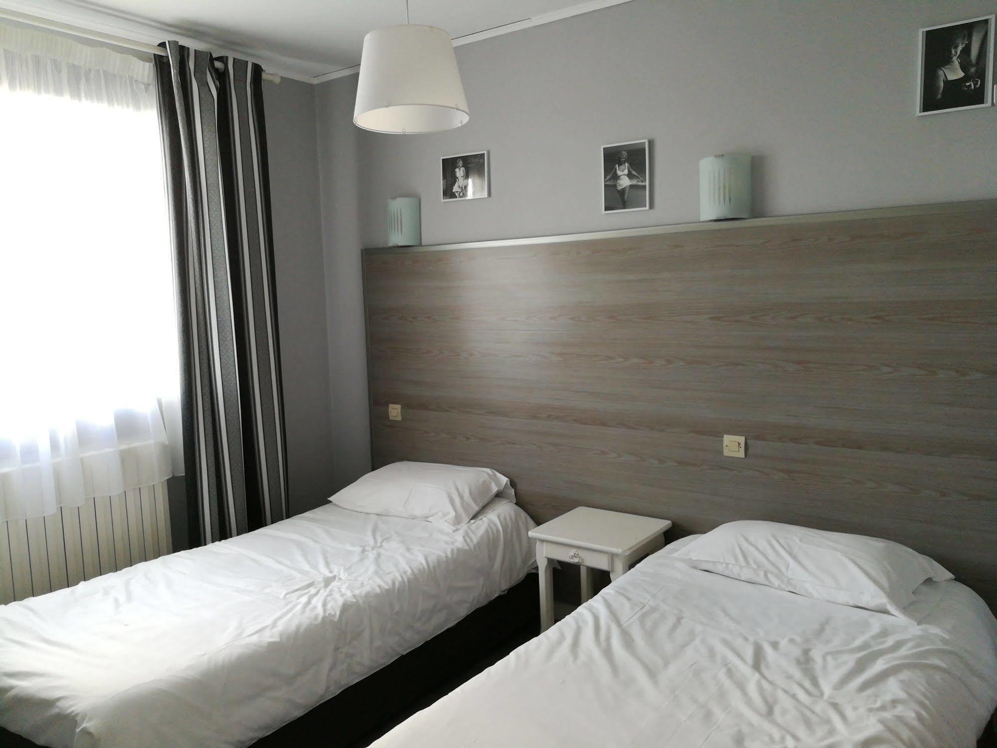 Contact Hotel Du Relais Thouars Exteriér fotografie