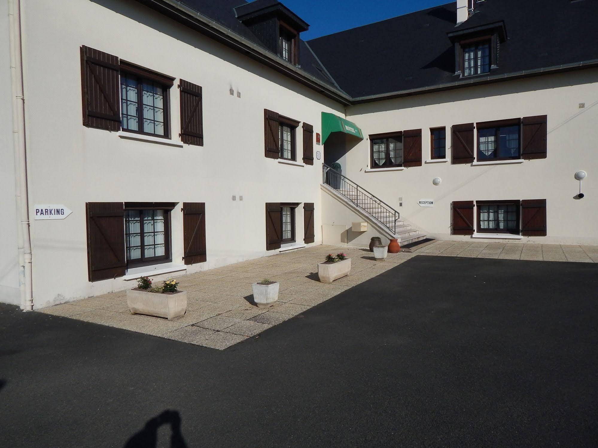 Contact Hotel Du Relais Thouars Exteriér fotografie